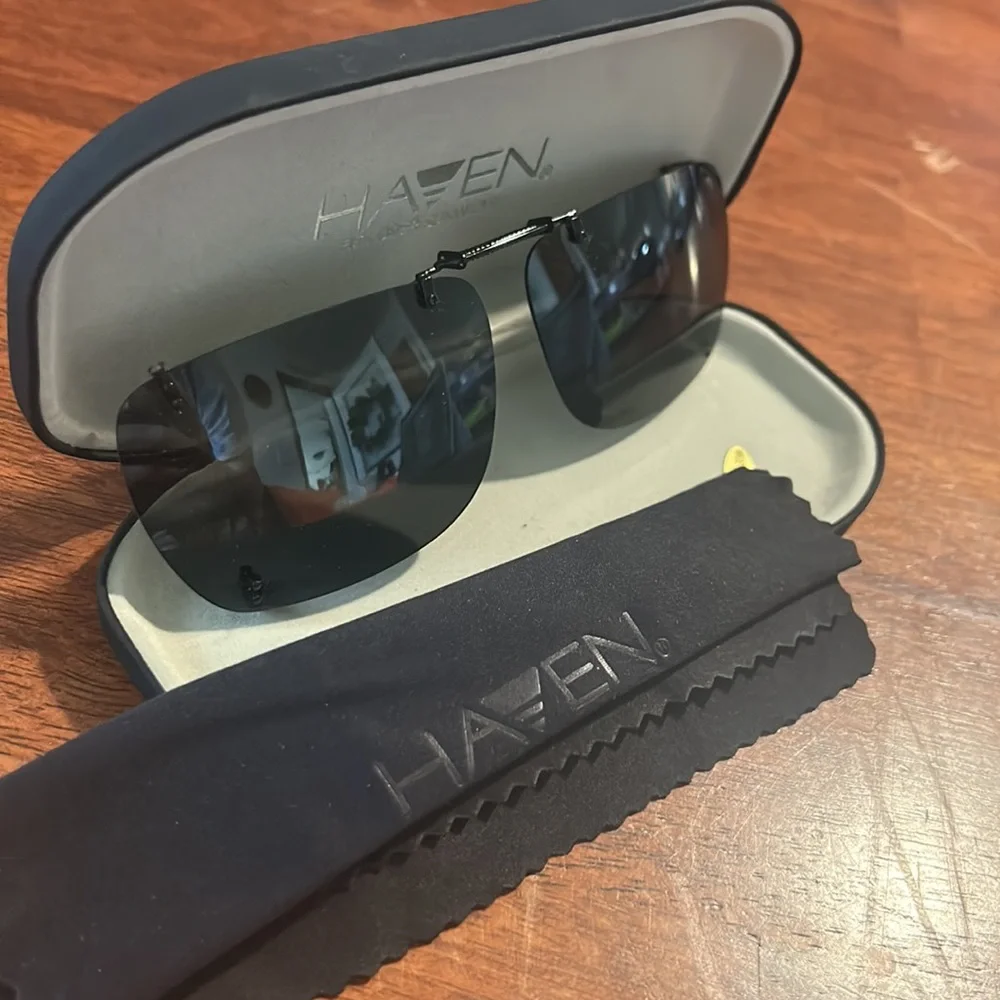 Haven Fits Over Sunwear unisex adult Clip On Sunglasses, Grey